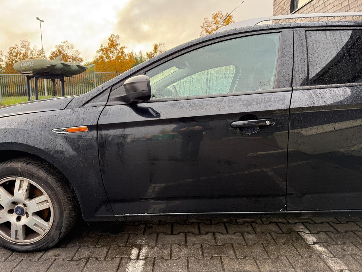 Ford Mondeo BA7 original Tür vorn links Panther Schwarz Metallic Rohbau BJ09